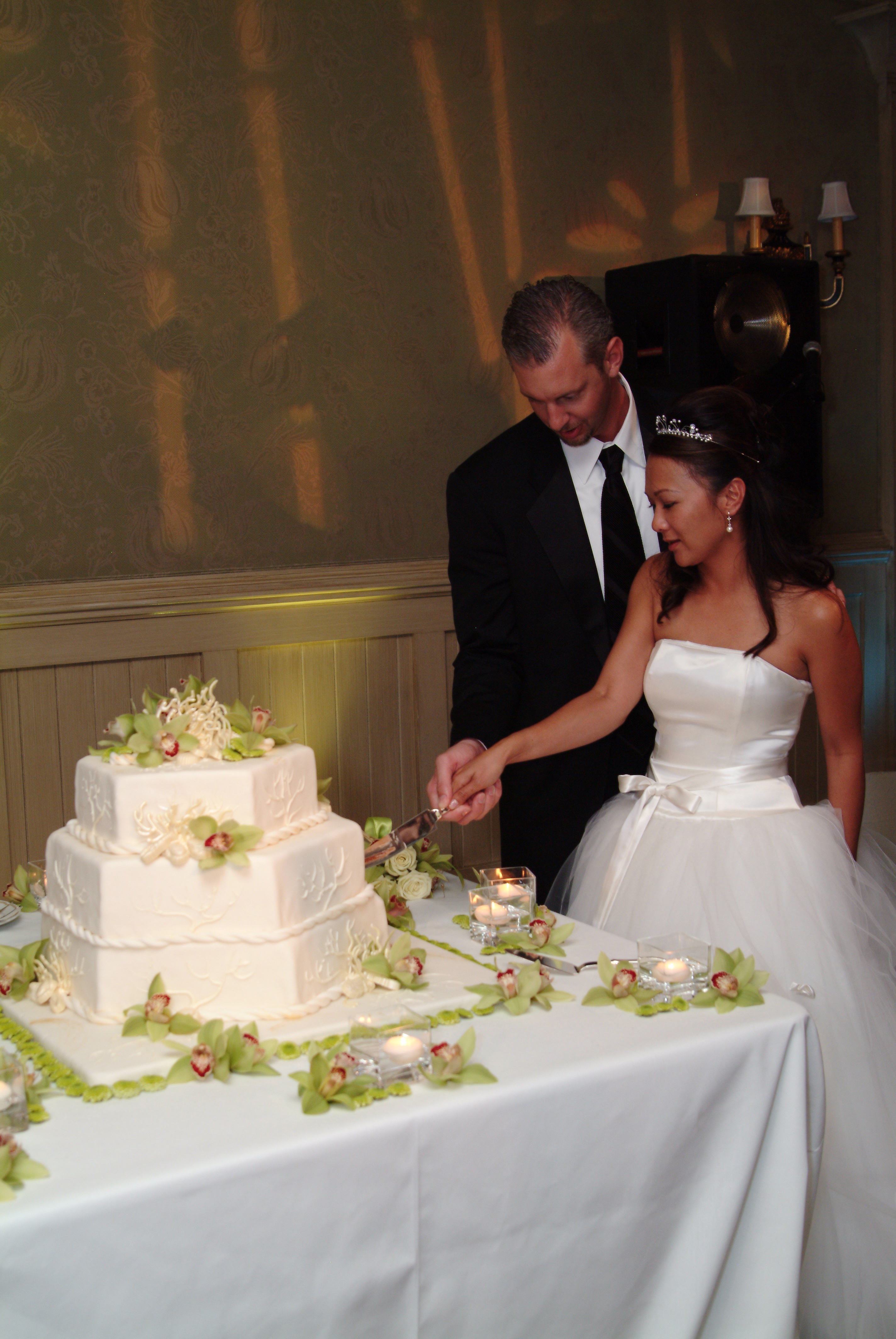 Sean and Tami cutting the cake