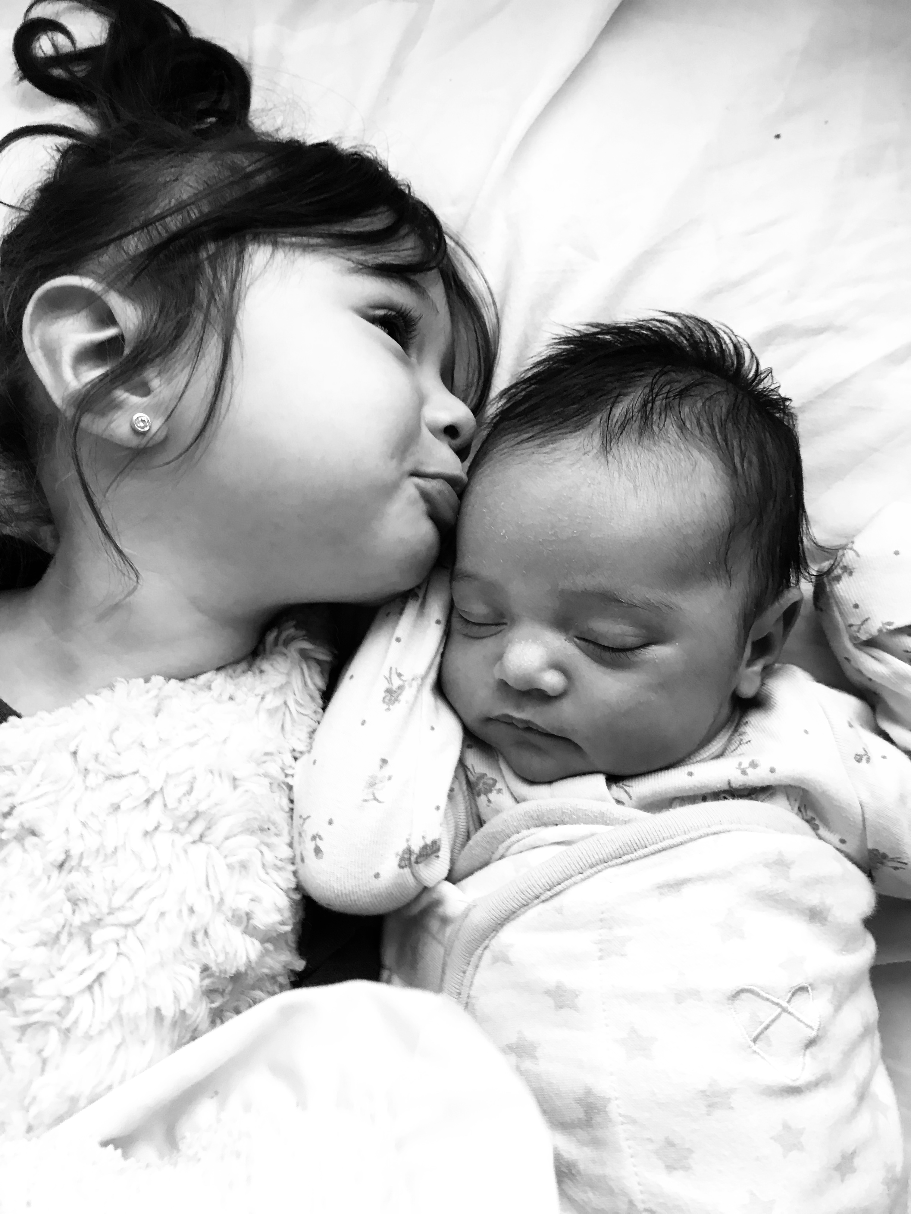 Chloe kissing baby Riley, black and white