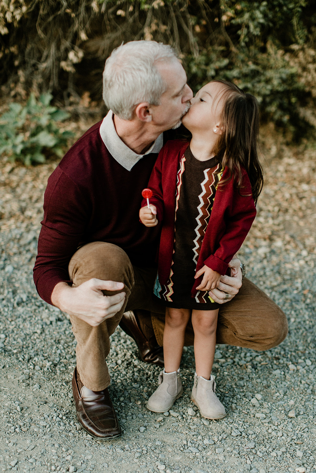 Sean kissing Chloe